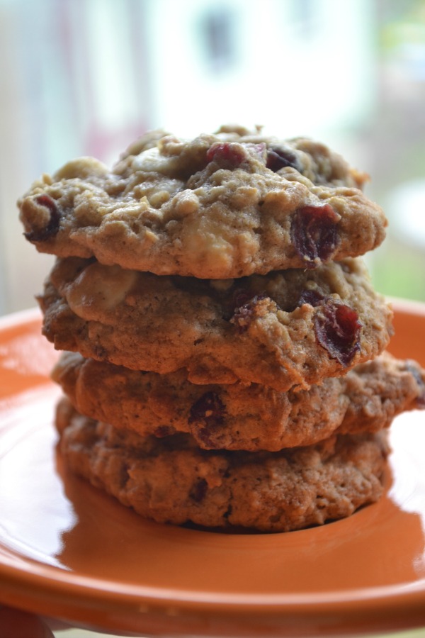 Delicious White chocolate oatmeal raisin cookies 