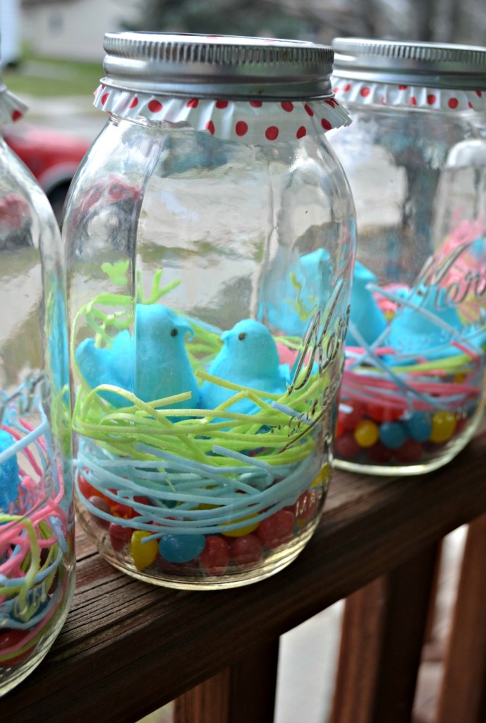 Easter Mason Jars. The perfect last minute Easter craft! Edible Grass, jelly beans, and peeps make a simple mason jar into a special treat. Use a cupcake liner to dress the simple mason jar up! 