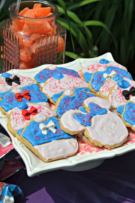 Minnie Mouse cookies for party