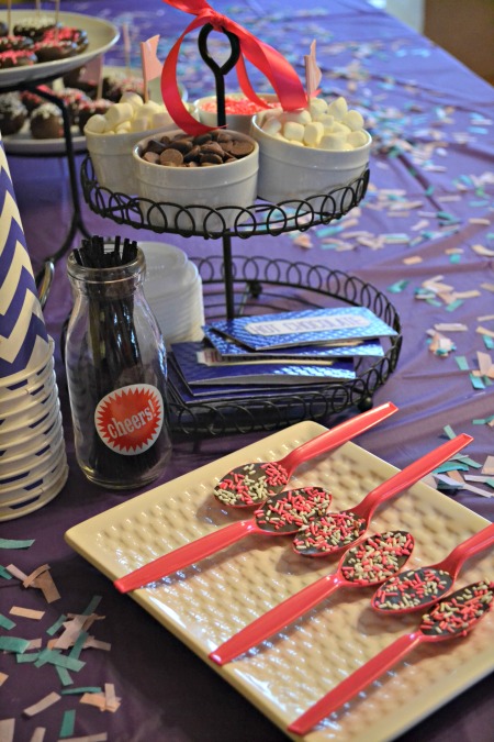 CONFESSIONS OF A PLATE ADDICT: Hot Cocoa Station with DIY Serving