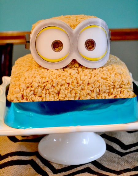 simple minion rice crispie cake